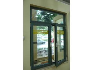  Puertas y ventanas abatibles de aluminio 